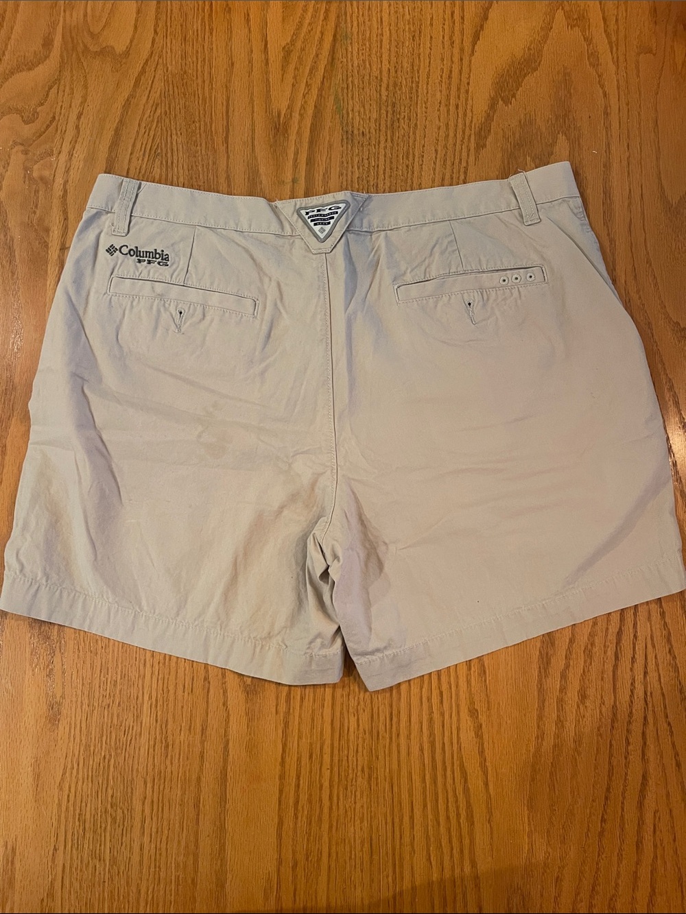Columbia Men's Light Beige Outdoor Shorts